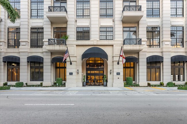 Building Photo - 701 S Olive Ave