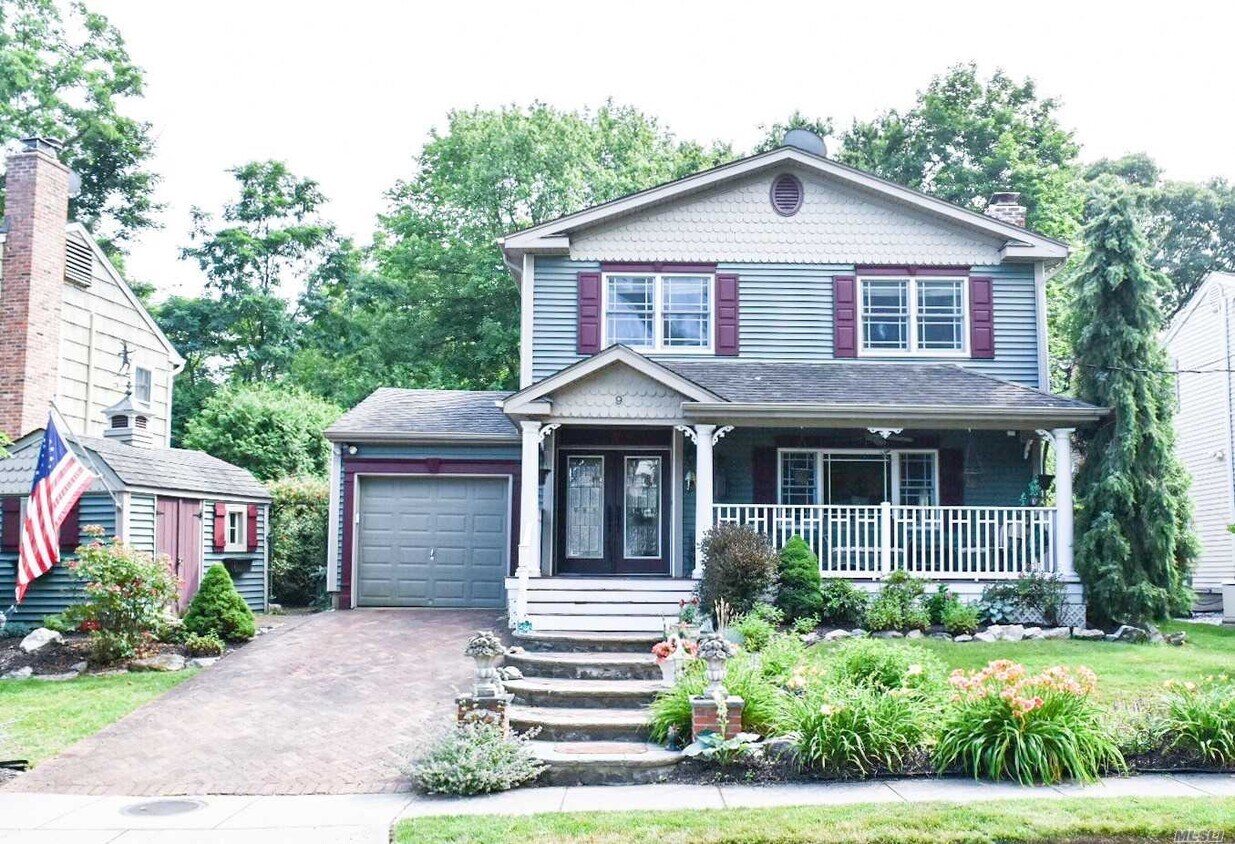 Primary Photo - 9 Deauville Ct