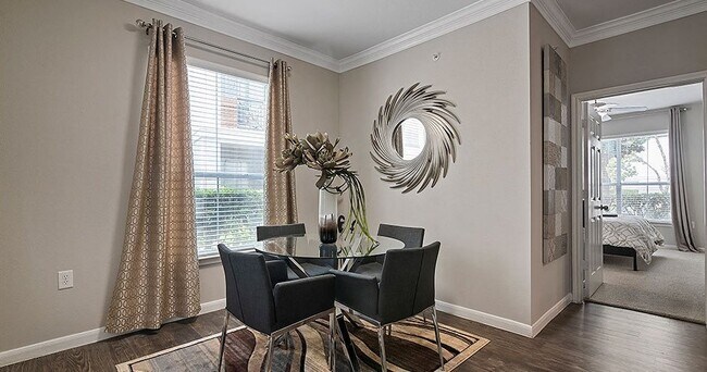 Foto del edificio - The Palms at Clear Lake Apartments
