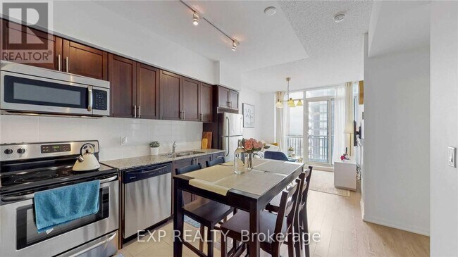 Photo du bâtiment - 800 Lawrence Ave W