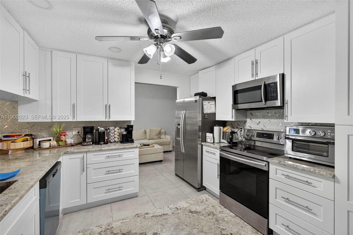 Photo - 100 Miramar Ave (Royal Palm Beach, FL)