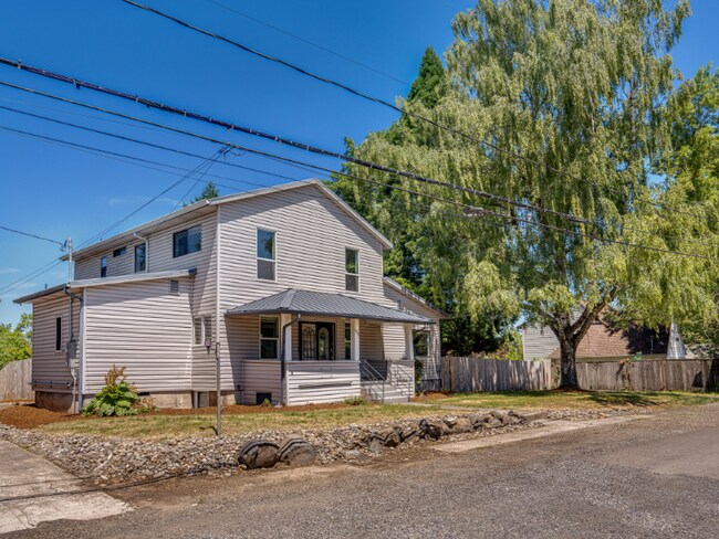 Building Photo - 3903 SW Baird St