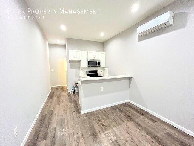Building Photo - 2BR/1BA University City Apt with Private B...