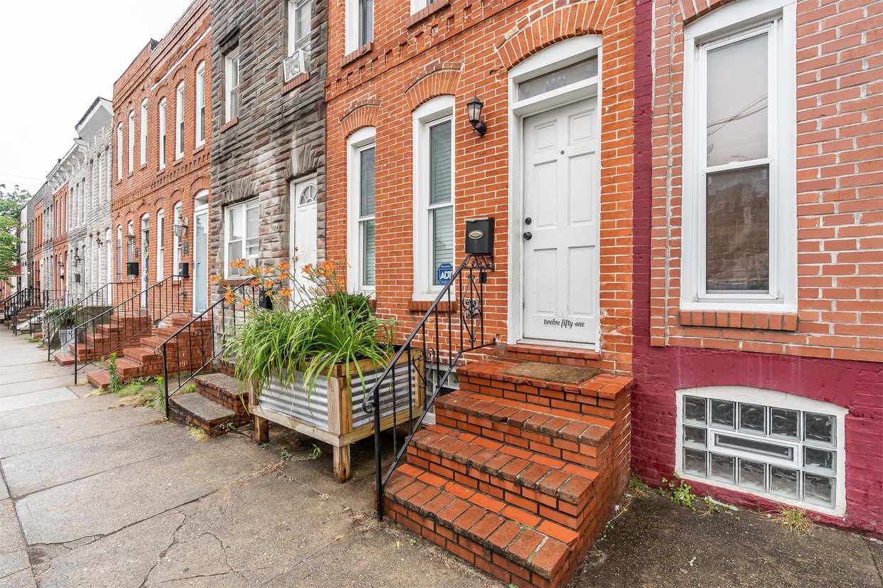 Primary Photo - 1251 W Cross St