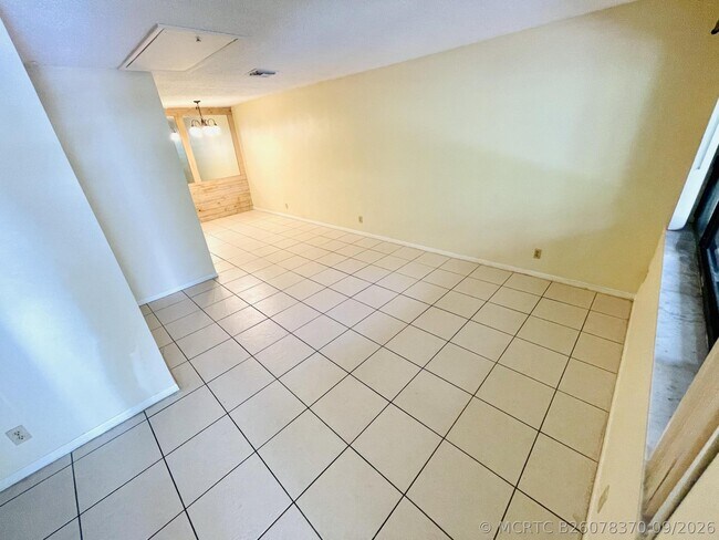 Building Photo - 3096 Collin Dr