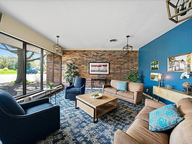 Lobby - 301 Lake Hinsdale Dr
