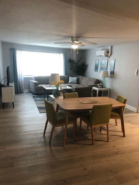 Foto principal - 1508 Dolphin St