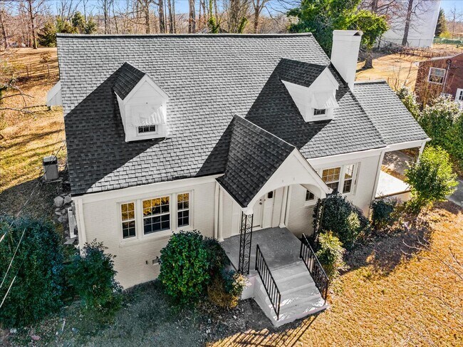 Foto del edificio - 807 Shamrock Rd