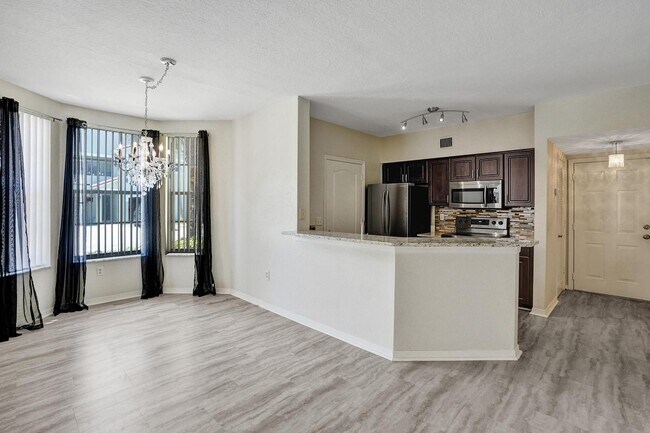 Building Photo - 708 Belmont Pl