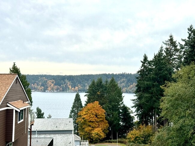 Foto del edificio - 2-Bed 2 bath Gig Harbor Retreat w/ Sauna & Beach Access