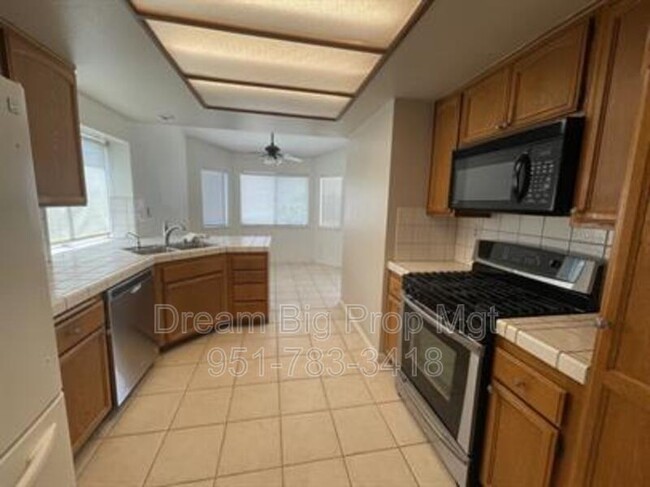 Building Photo - 1852 Rockcrest Dr