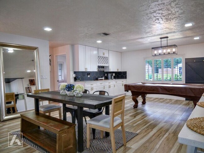 Foto del edificio - 1378 Bailey Ave