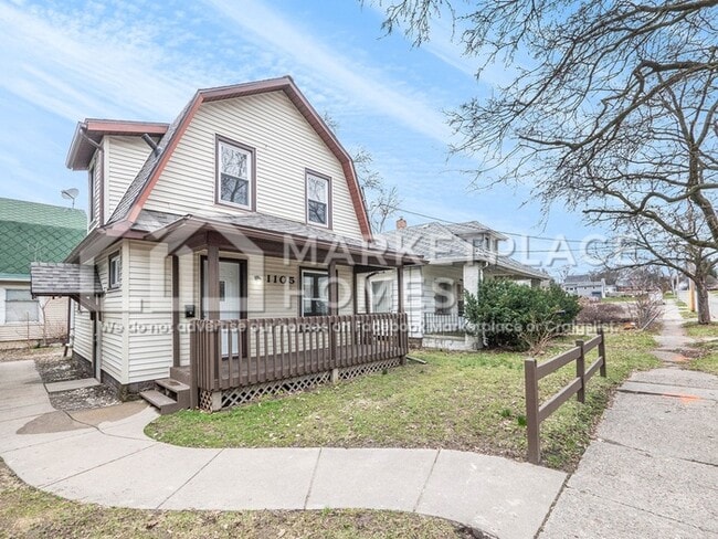 Photo - 1105 May St House