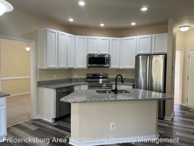 Foto del edificio - 4 br, 2.5 bath House - 70 COUNTRY MANOR DRIVE