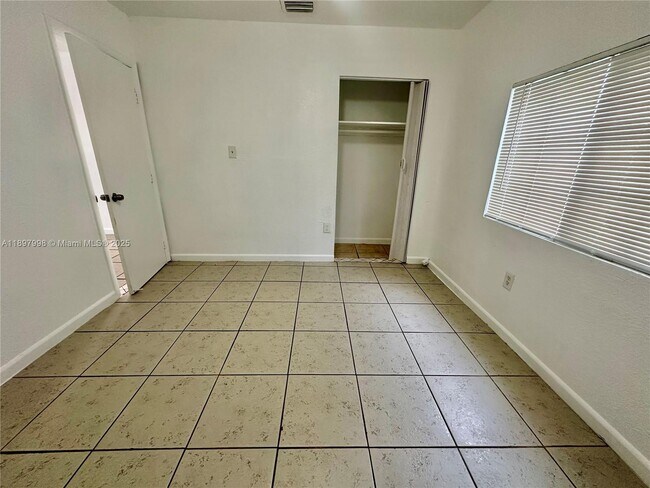 Foto del edificio - 6136 N Miami Ave