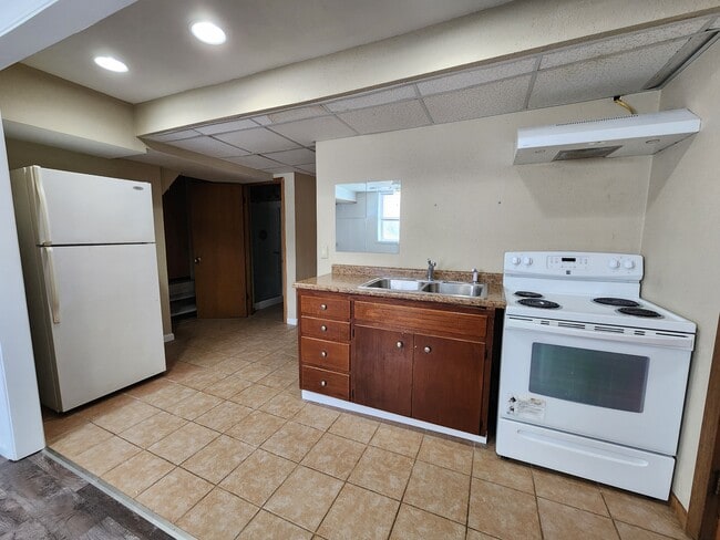 Building Photo - 604 W Seerley Blvd