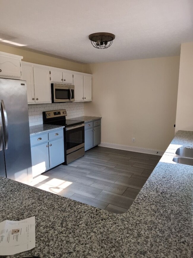 Building Photo - Adorable Ranch with a bonus room and half ...