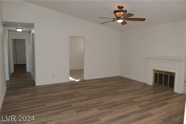 Foto del edificio - 3335 Racquet St