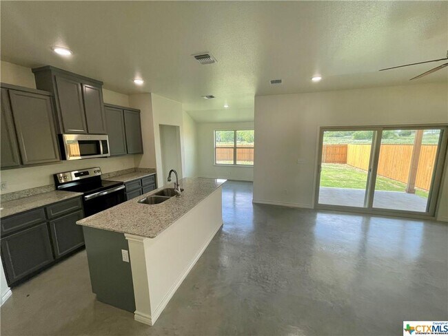 Building Photo - 1002 Cilantro Rd