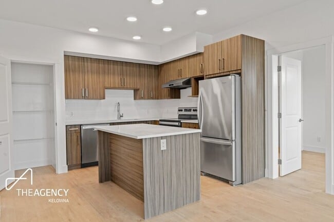Building Photo - 1036 Coronation Ave