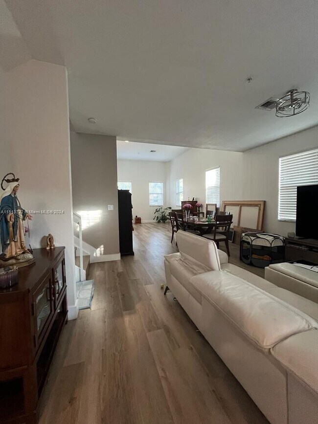Building Photo - 1506 SW 147th Terrace