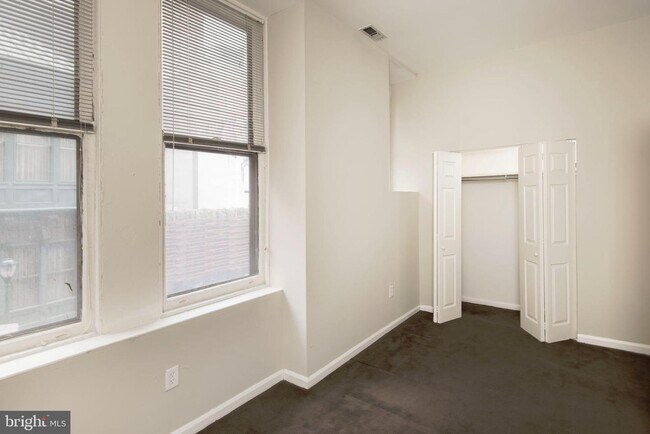 Building Photo - 143 S 13th St
