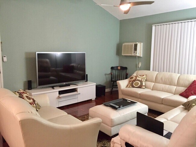 Foto del edificio - 10232 Black Mountain Rd