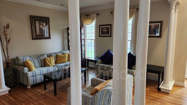 Foto del edificio - 13101 Cedar Crossing Dr
