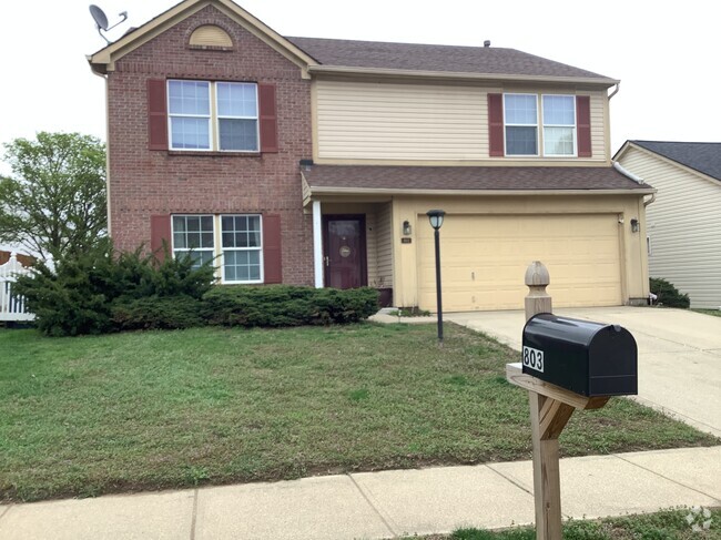 Building Photo - 803 Green Woods Dr
