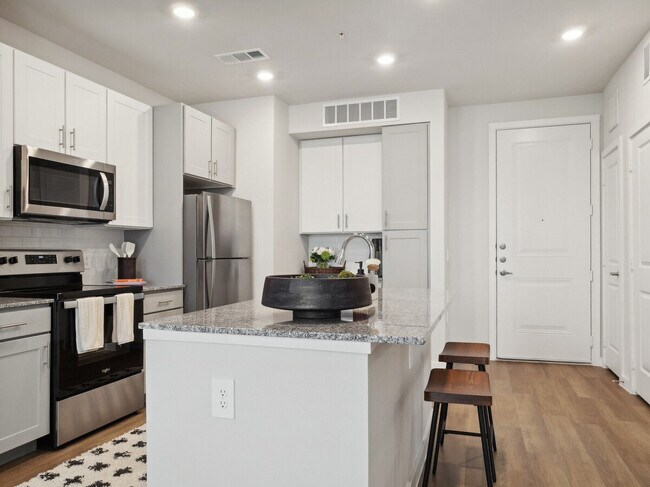 Foto del edificio - Hot Offer! 8 Weeks Free + $1,000 GC