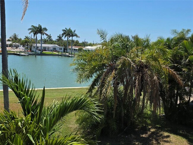 Foto del edificio - 511 Plaza Seville Ct