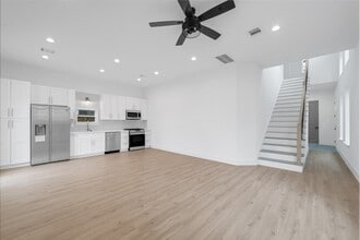 Building Photo - 2311 Solo St