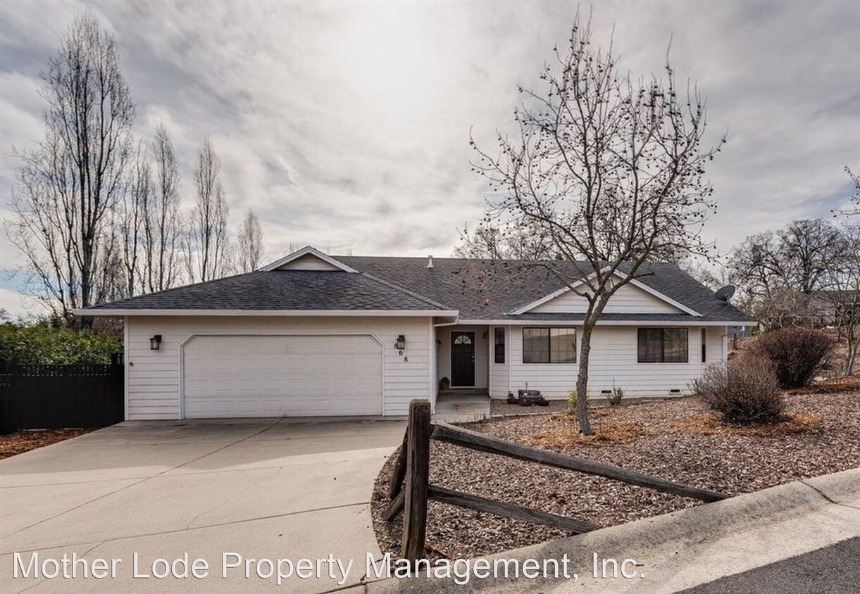 Primary Photo - 3 br, 2 bath House - 868 Live Oak Drive