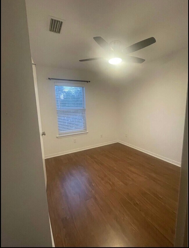 Foto del edificio - 5222 Medina Rd