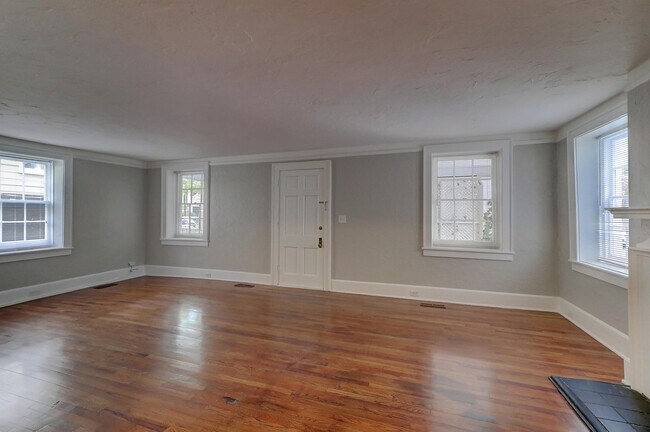 Living Room 2 - 30 Montagu St