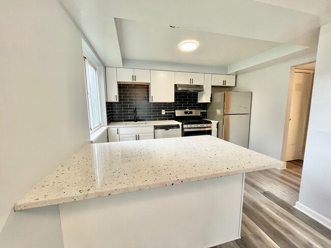 Building Photo - Mayfield 16 Townhomes