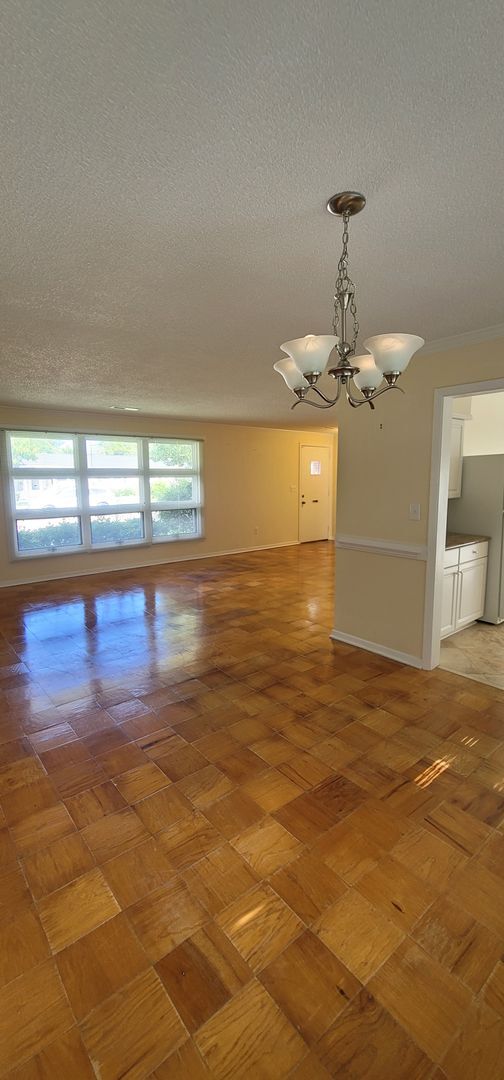 Building Photo - Long Term Rental Near Market Common, South...