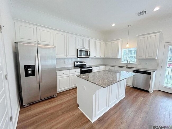 Photo - 610 Lake Shelf Dr Townhome