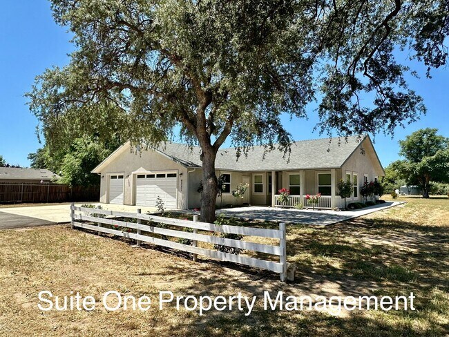 Building Photo - Meticulously Kept 4 Bedroom 2.5 Bathroom S...