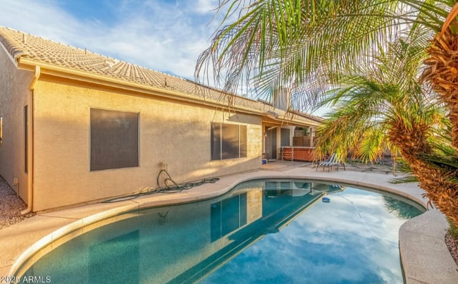 Building Photo - 278 E Sagebrush St