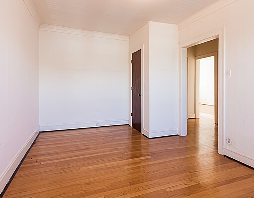 Foto del diseño de interior - 7005-7013 N Ridge Blvd