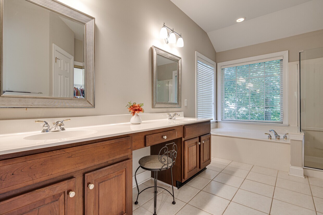 Foto principal - 7111 Weddington Brook Dr