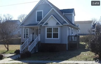 Building Photo - 401 E 15th St
