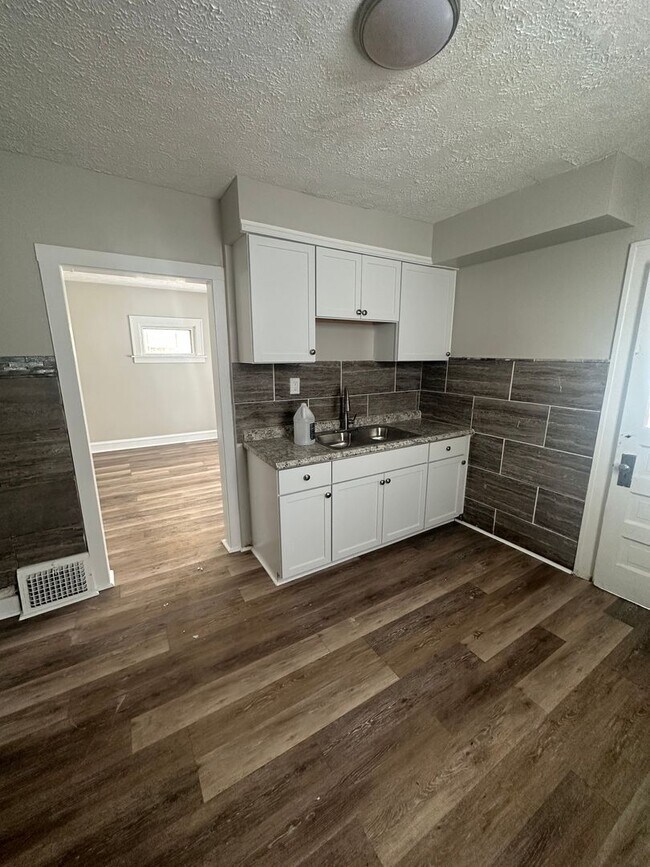 Building Photo - 3bd Single Cash Pay/Section 8