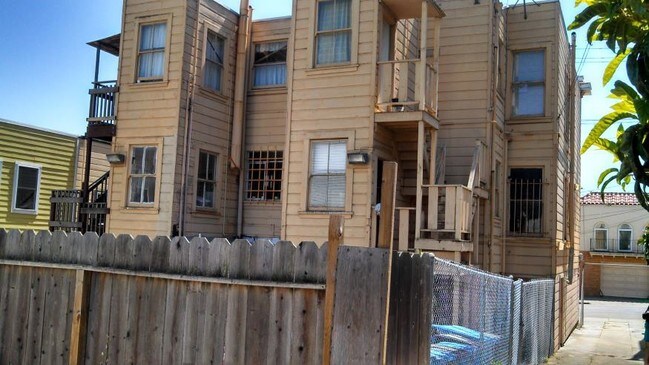 Building Photo - 514 Visitacion Ave