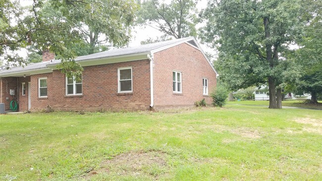 Foto del edificio - 2 br, 1 bath Duplex - 7103 Quill Ln