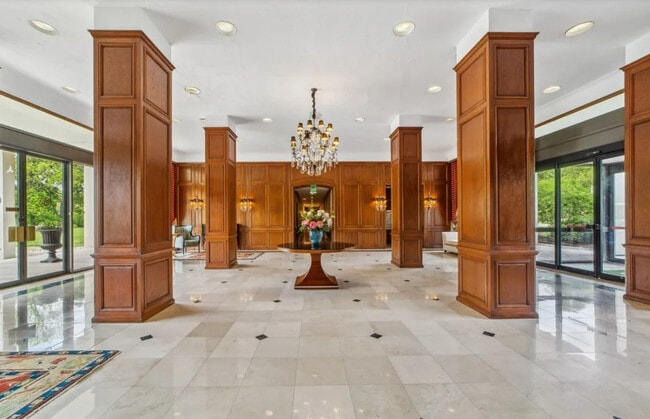 Bldg_Entrance Lobby - 1 Bratenahl Pl
