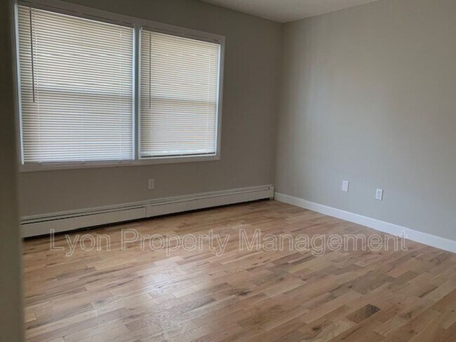 Building Photo - 235 Weeden St