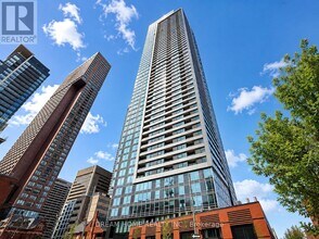Building Photo - 609 Sherbourne St