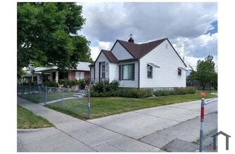 Building Photo - 122 E Vidas Ave
